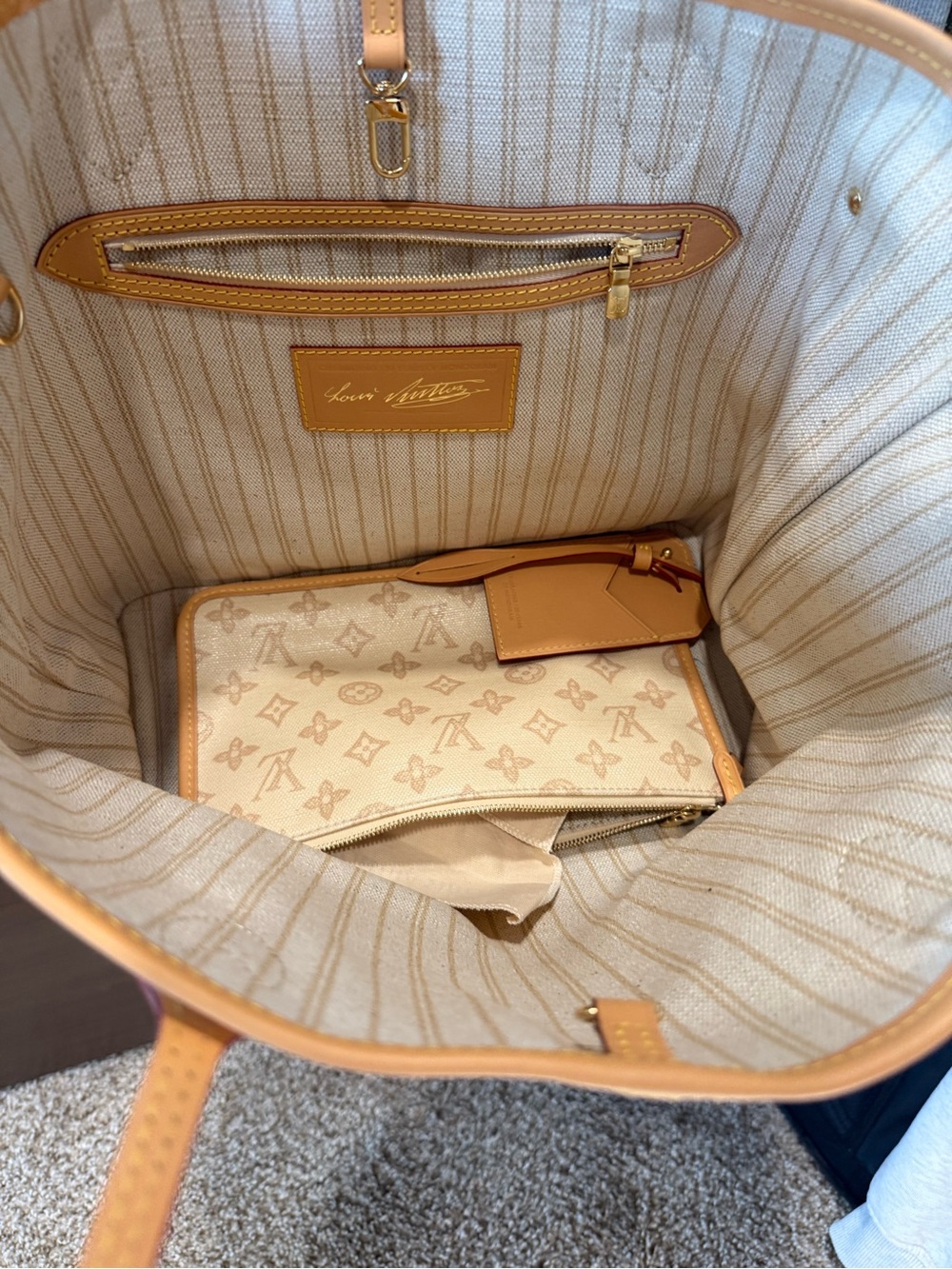 Louis Vuitton Cream & Tan Monogram Tote - Picture 2 of 2